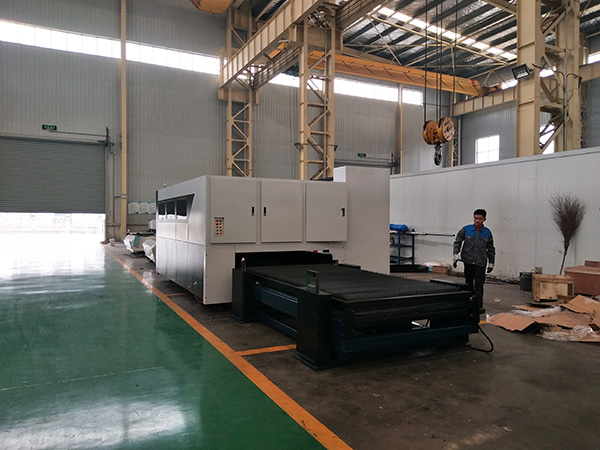 МАШИНА IPG FIBER LASER 3000 * 1500 4000 Вт
